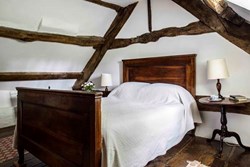 Maesyronnen-Interior-doubleBedroom-600x400
