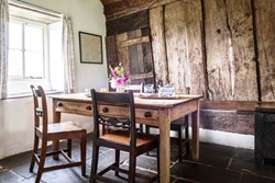 Maesyronnen-Interior-Tablewithflowers-600x400