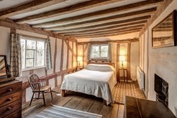 ManorFarm-interior-doublebedroom-600x400
