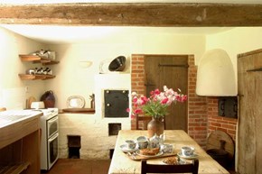 Manorfarm-interior-kitchen-600x400