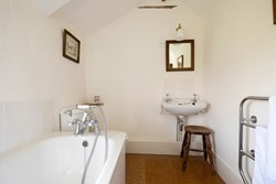 ManorFarm-interior-secondbathroom-600x400
