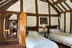 Margells twin bedroom 1200x800