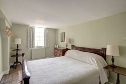 MarshallWadesHouse-interior-doublebedroom-600x400