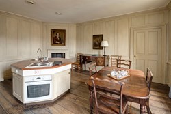 MarshallWadesHouse-interior-kitchen-table-600x400
