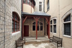 Mayor's Parlour ext courtyard 1200x800