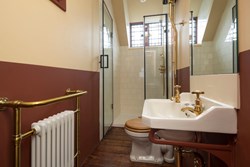 Mayor's Parlour shower room 1200x800