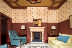 Mayor's Parlour sitting fireplace1200x800