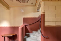 Mayor's Parlour stairs up 1200x800