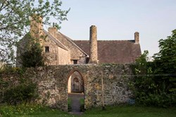 MonktonOldHall-exterior-gardenwall-600x400