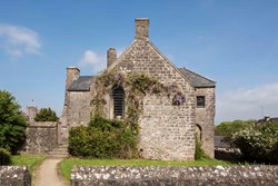 MonktonOldHall-exterior-main-600x400