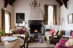monktonoldhall-interior-fireplace-600x400