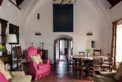 monktonoldhall-interior-livingroom-600x400