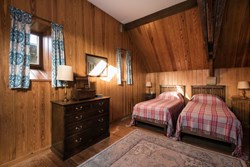 Morpeth Castle interior twin bedroom panelled  21200x800