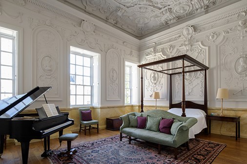 musicroom-interior-bedroom2-600x400