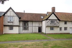 Newinn-exterior-front-600x400
