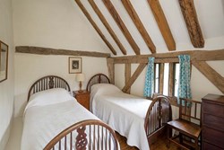newinn-interior-twinroom-600x400