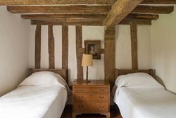 newinn-interior-twinroom2-600x400