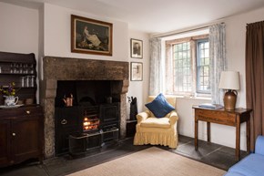 NorthStreet-interior-sittingroomfireplace-600x400