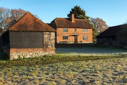 ObrissFarm-exterior-path-600x400