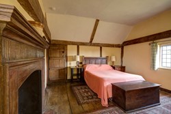 ObrissFarm-internal-doublebedroom-600x400