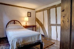 ObrissFarm-internal-singlebedroom-600x400