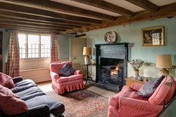 ObrissFarm-internal-sittingroom-600x400