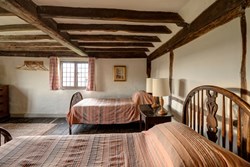 ObrissFarm-internal-twinbedroom-600x400