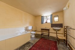 TheOldHal-interior-bathroom-600x400