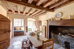 TheOldHal-interior-kitchenfrontdoor-600x400