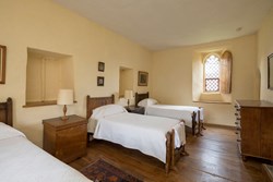 TheOldHal-interior-triplebedroom-600x400