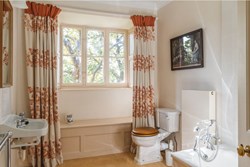 Old Parsonage int bathroom 1200x800