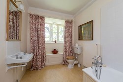 TheOldParsonage-bathroom-600x400