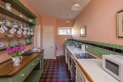 TheOldParsonage-interior-kitchen-600x400