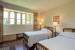 TheOldParsonage-interior-twinbedroom-600x400