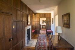 TheOldParsonage-interior-upstairshallway-600x400