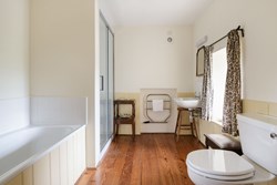 Old Place of Monreith int bathroom 2 1200x800
