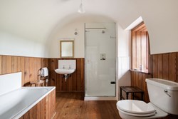 Old Place of Monreith int bathroom 3 1200x800