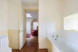 Old Place of Monreith int bathroom to landing1200x800