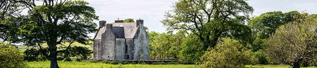 OldPlaceofMonreith-Exterior-Viewofhousefromfield-1600x345