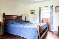 Oldplaceofmonreith-interior-bluedoublebedroom-600x400