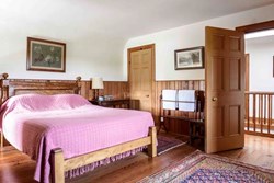 Oldplaceofmonreith-interior-pinkdoublebedroom-600x400