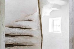 Oldplaceofmonreith-interior-stairs-600x400
