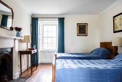 Oldplaceofmonreith-interior-twinbedroom-600x400