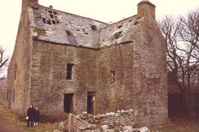 Oldplaceofmonreith-twogirls-kitchen-600x400