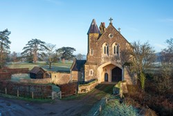 oxenford gatehouse ext winter 1200x800