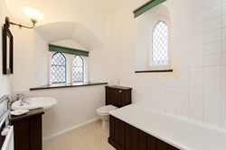 oxenford gatehouse bathroom 1200x800