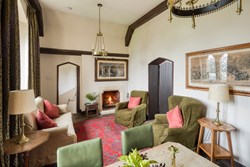 oxenford gatehouse living room 1200x800