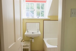 Paxton's Tower Lodg eint bathroom 1200x800
