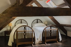 Paxton's Tower Lodge int twin bedroom1200x800
