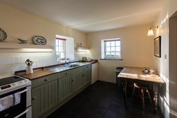 Paxtonstowerlodge-interior-kitchen-600x400
